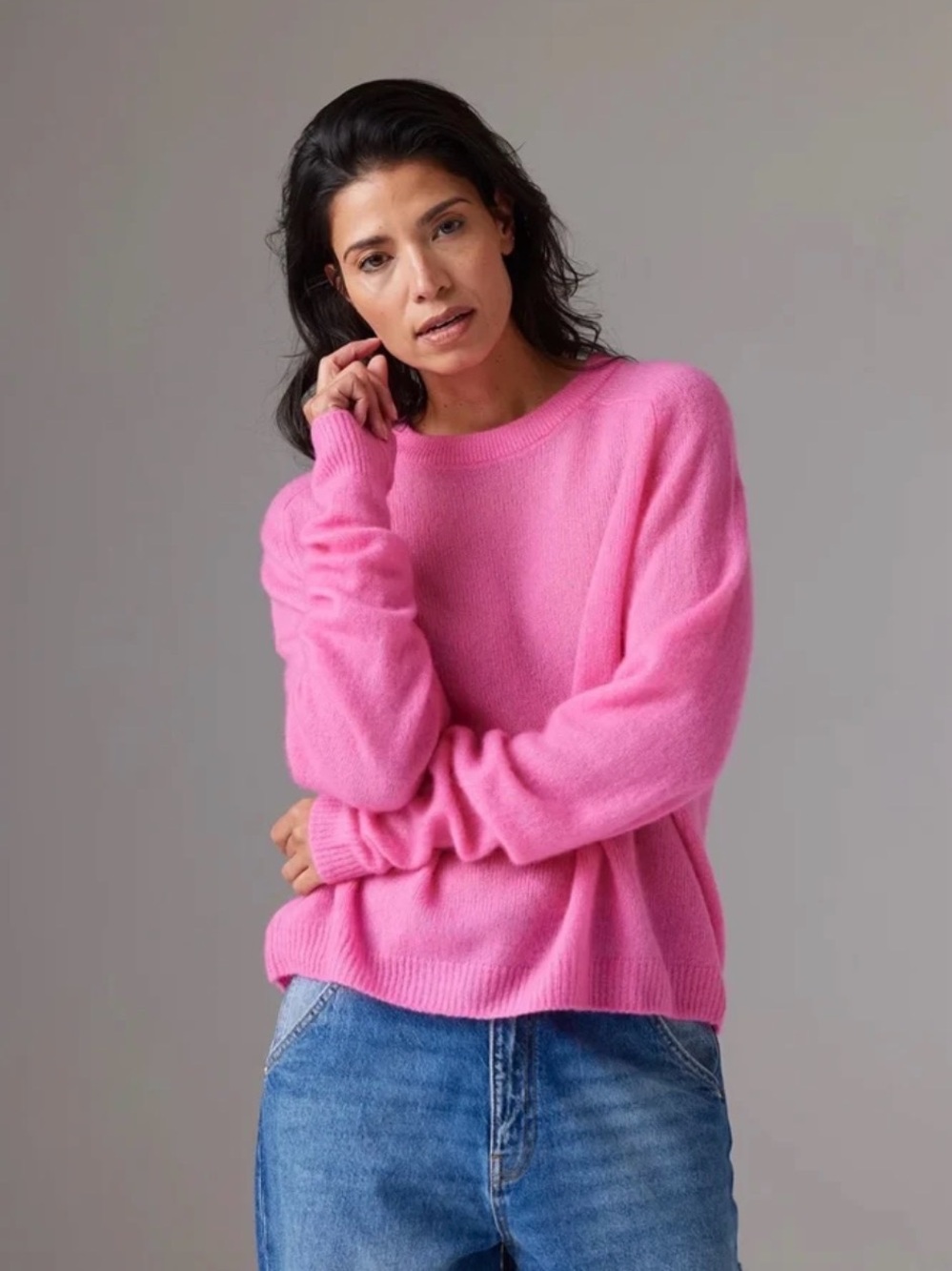 Colorush Amara Lobo Crewneck Cashmere Sweater in Pink